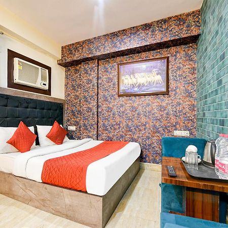 Hotel Ark Wood At Airport Yeni Delhi Dış mekan fotoğraf