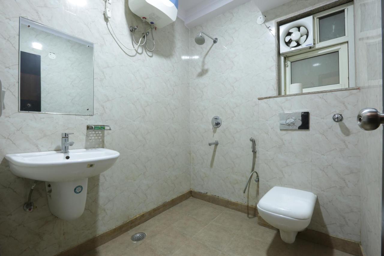 Hotel Ark Wood At Airport Yeni Delhi Dış mekan fotoğraf
