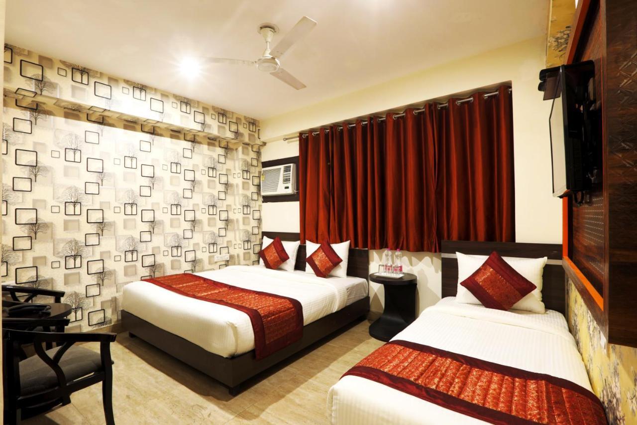 Hotel Ark Wood At Airport Yeni Delhi Dış mekan fotoğraf