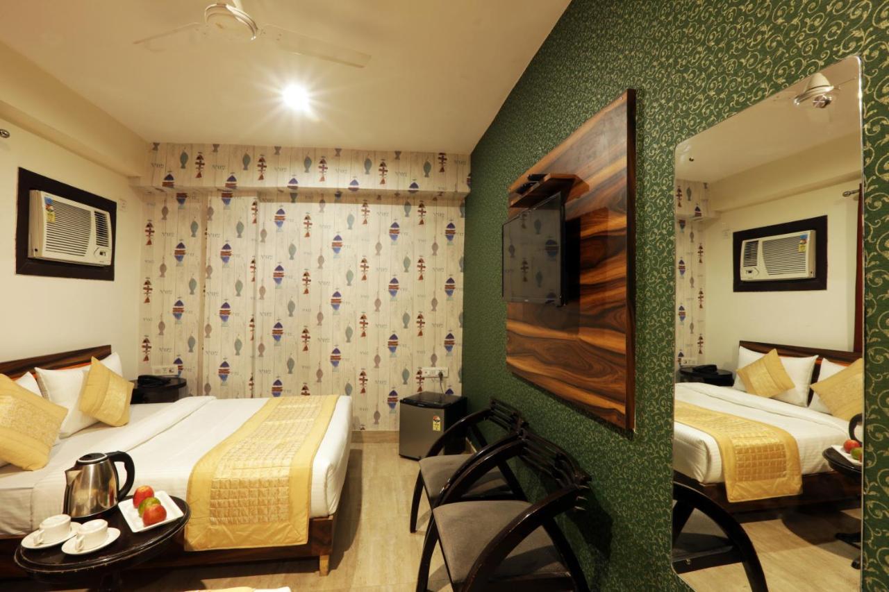 Hotel Ark Wood At Airport Yeni Delhi Dış mekan fotoğraf