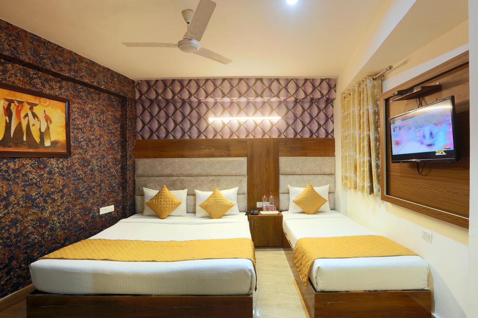 Hotel Ark Wood At Airport Yeni Delhi Dış mekan fotoğraf