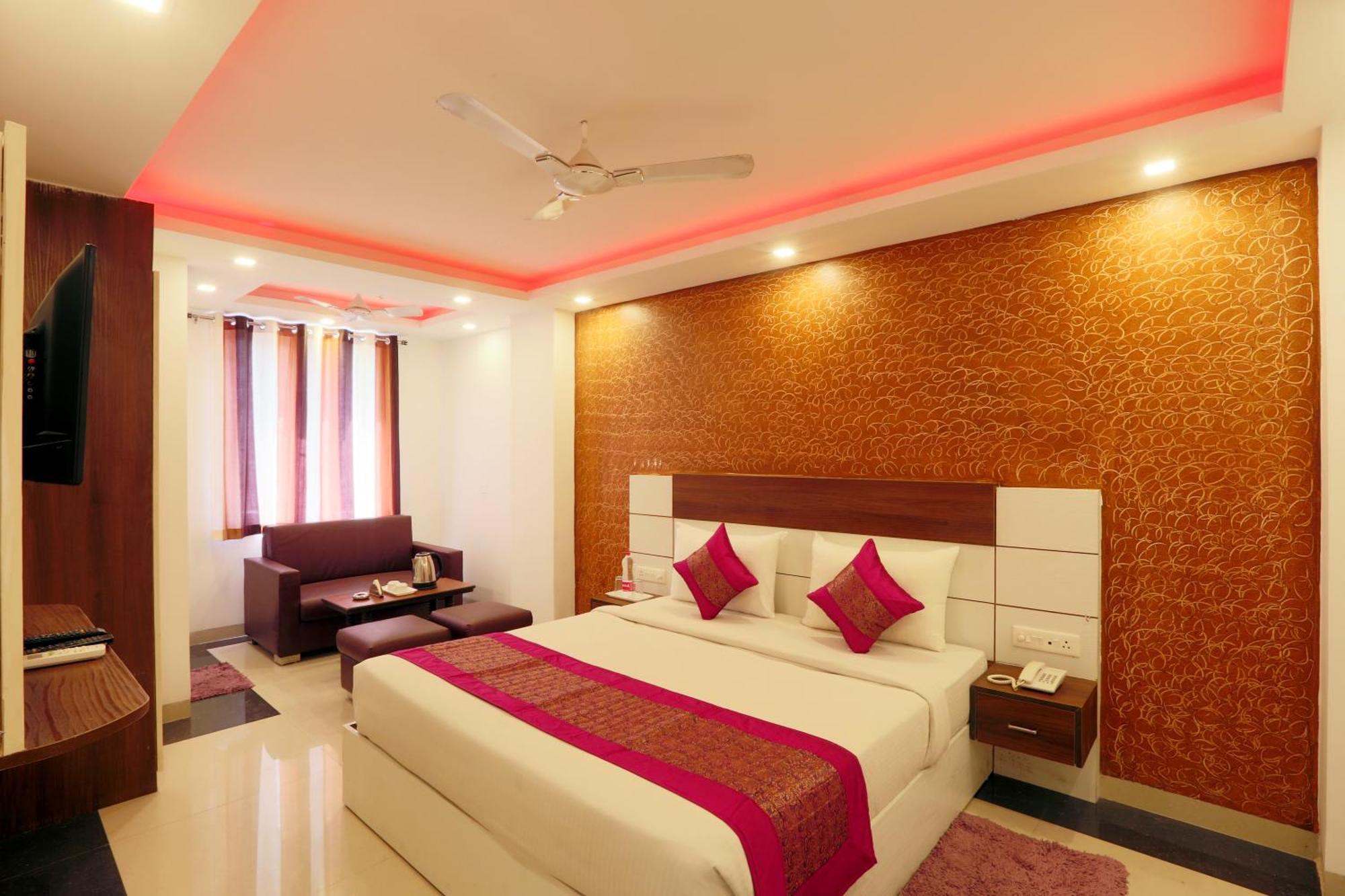 Hotel Ark Wood At Airport Yeni Delhi Dış mekan fotoğraf