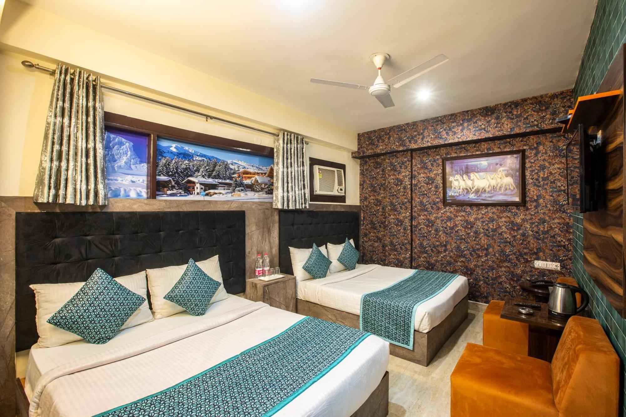 Hotel Ark Wood At Airport Yeni Delhi Dış mekan fotoğraf