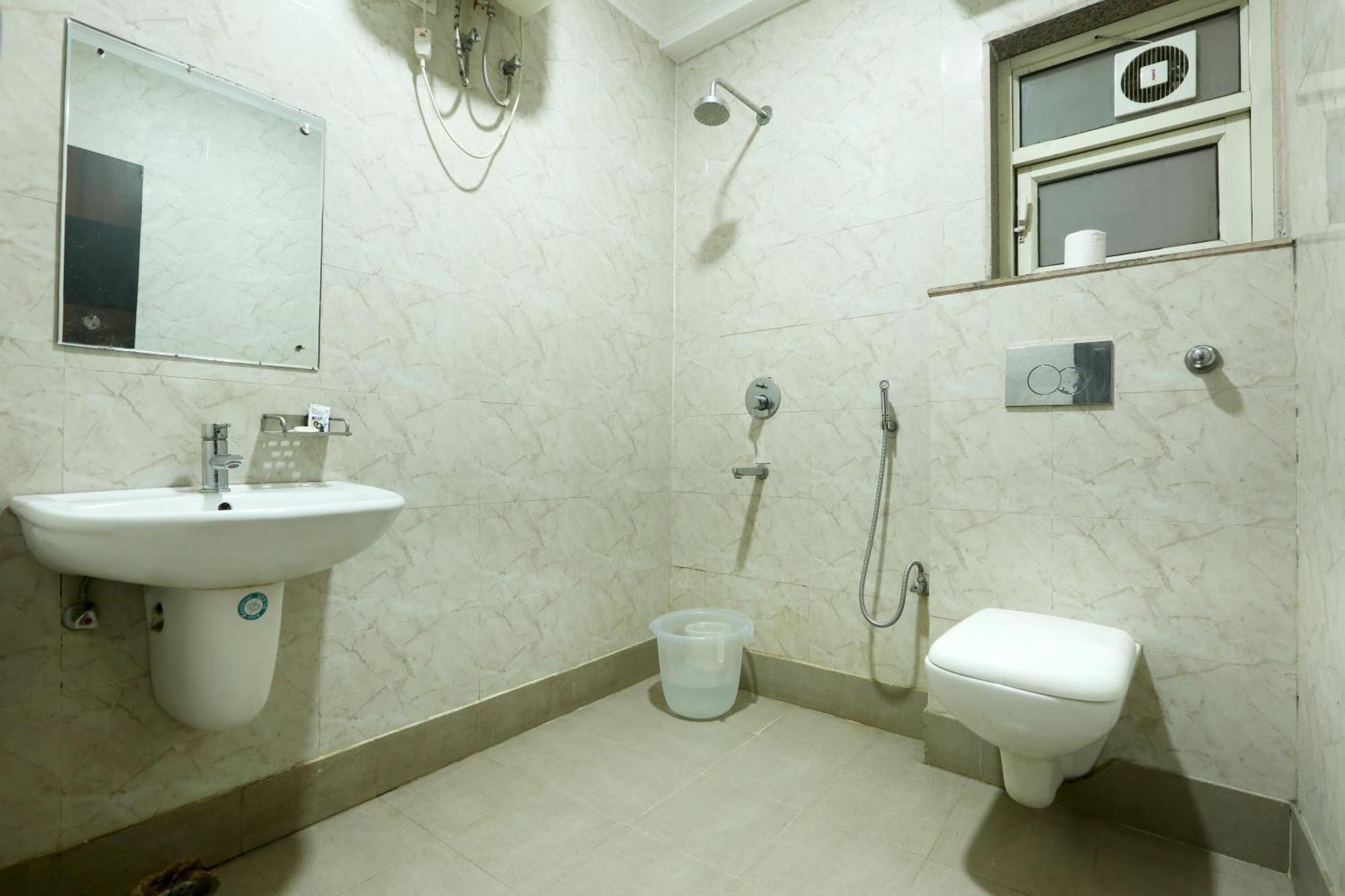 Hotel Ark Wood At Airport Yeni Delhi Dış mekan fotoğraf