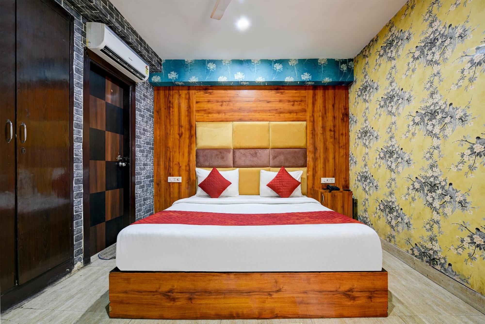 Hotel Ark Wood At Airport Yeni Delhi Dış mekan fotoğraf