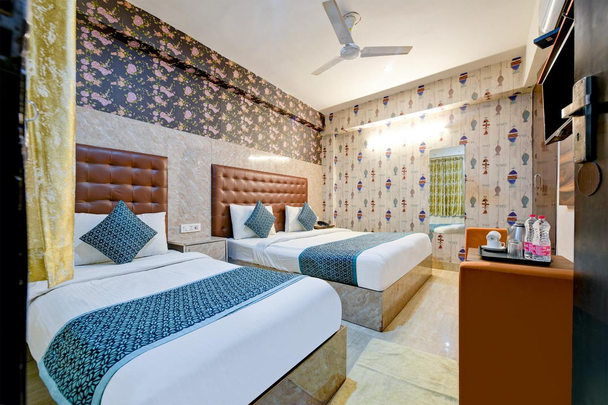 Hotel Ark Wood At Airport Yeni Delhi Dış mekan fotoğraf