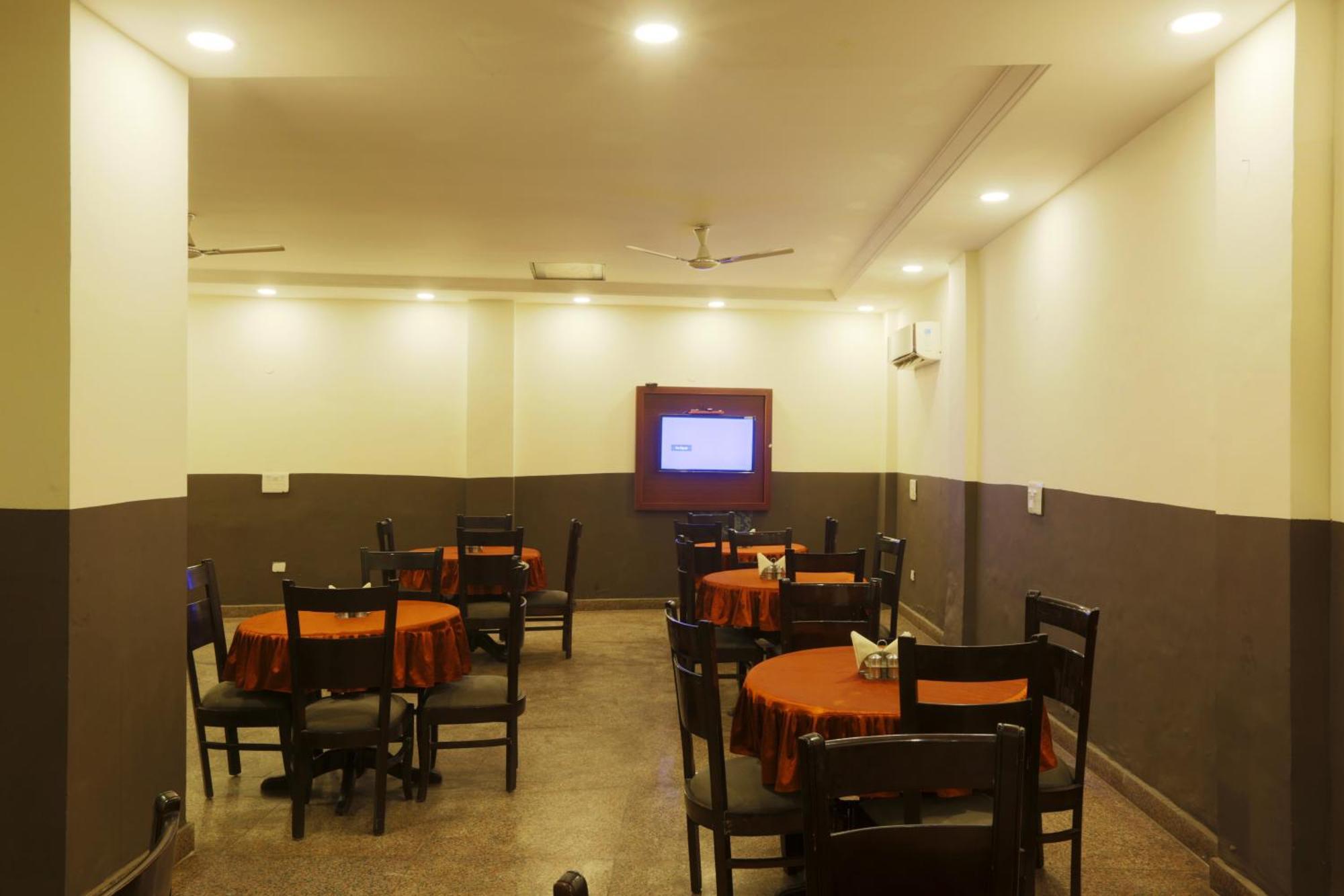 Hotel Ark Wood At Airport Yeni Delhi Dış mekan fotoğraf