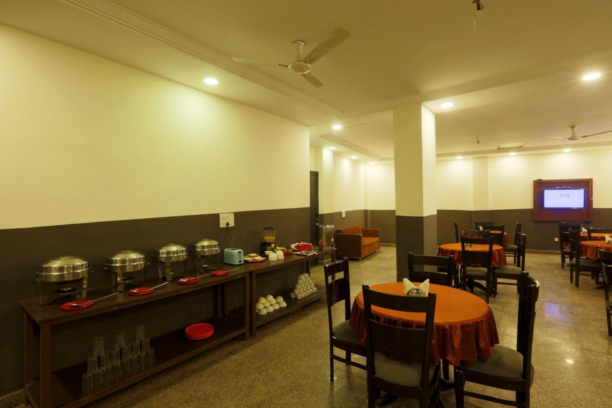 Hotel Ark Wood At Airport Yeni Delhi Dış mekan fotoğraf