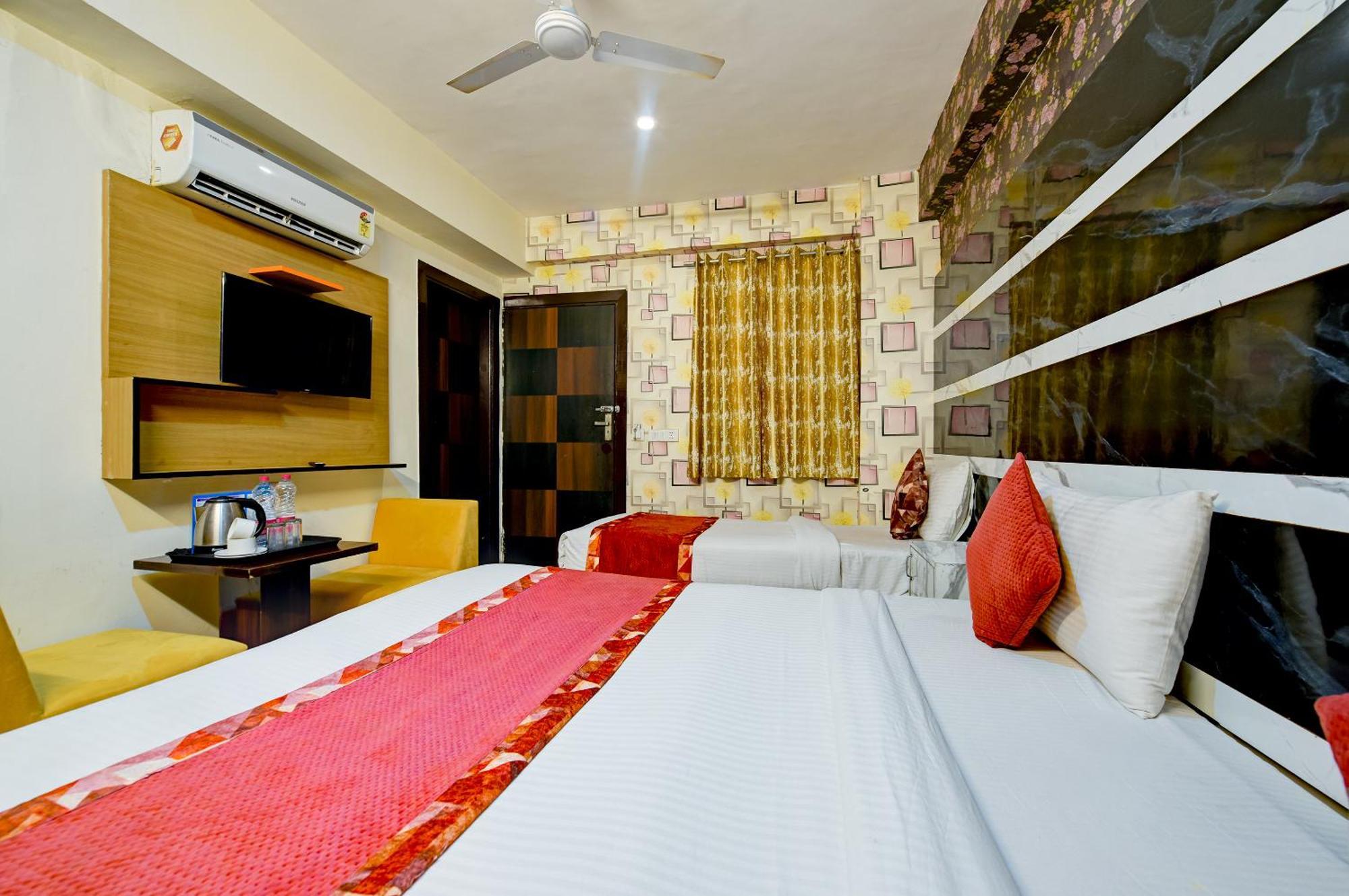 Hotel Ark Wood At Airport Yeni Delhi Dış mekan fotoğraf